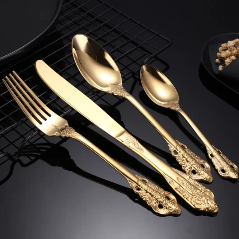 Comment nettoyer des couverts en argent doré ?