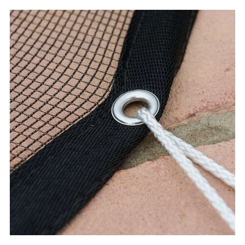 Detail de la maille et de l oeillet du filet de piscine rond WERKA PRO